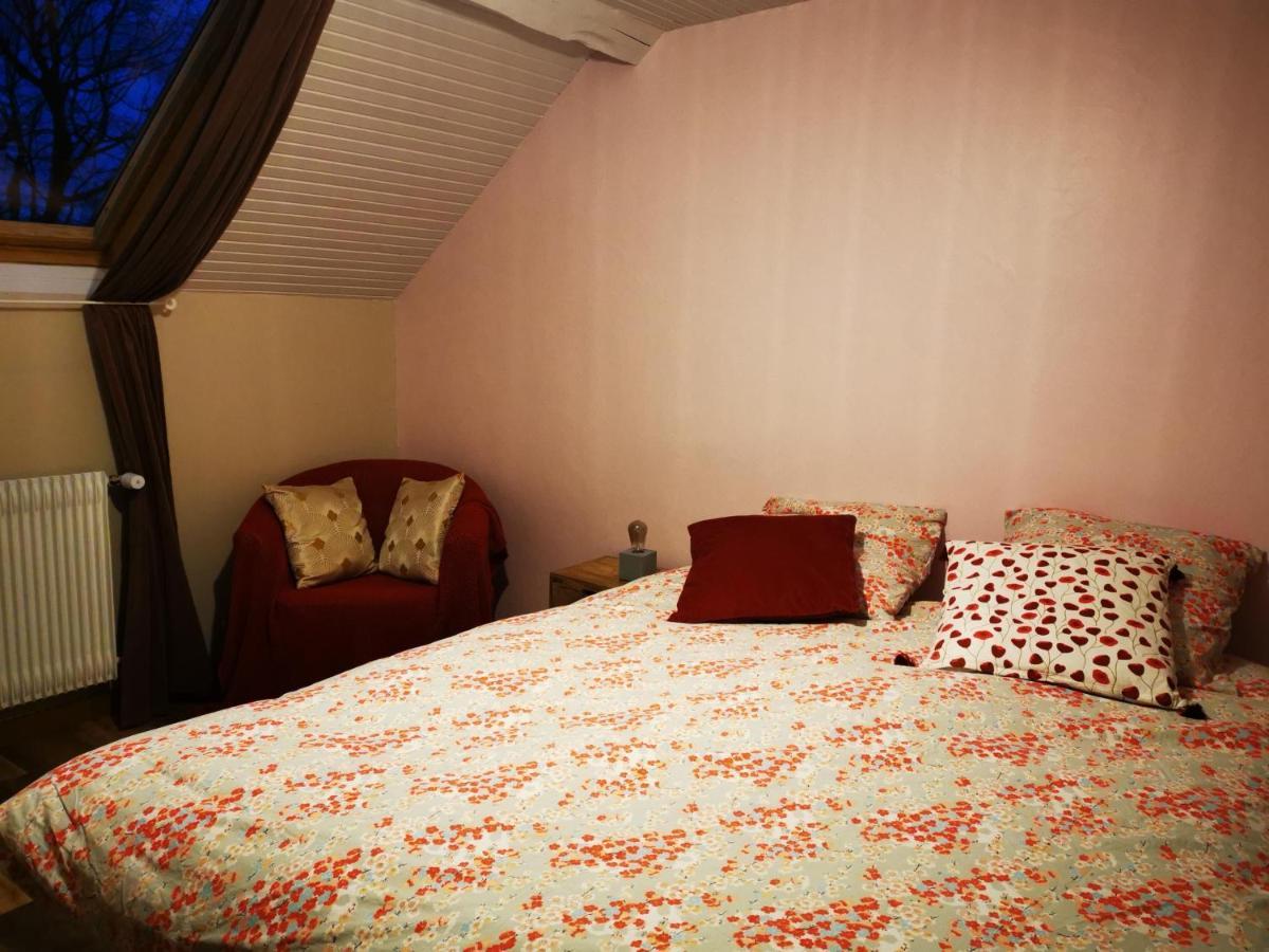 Domaine De L'Esperance, Chambre Rose Bed & Breakfast Bersaillin ภายนอก รูปภาพ